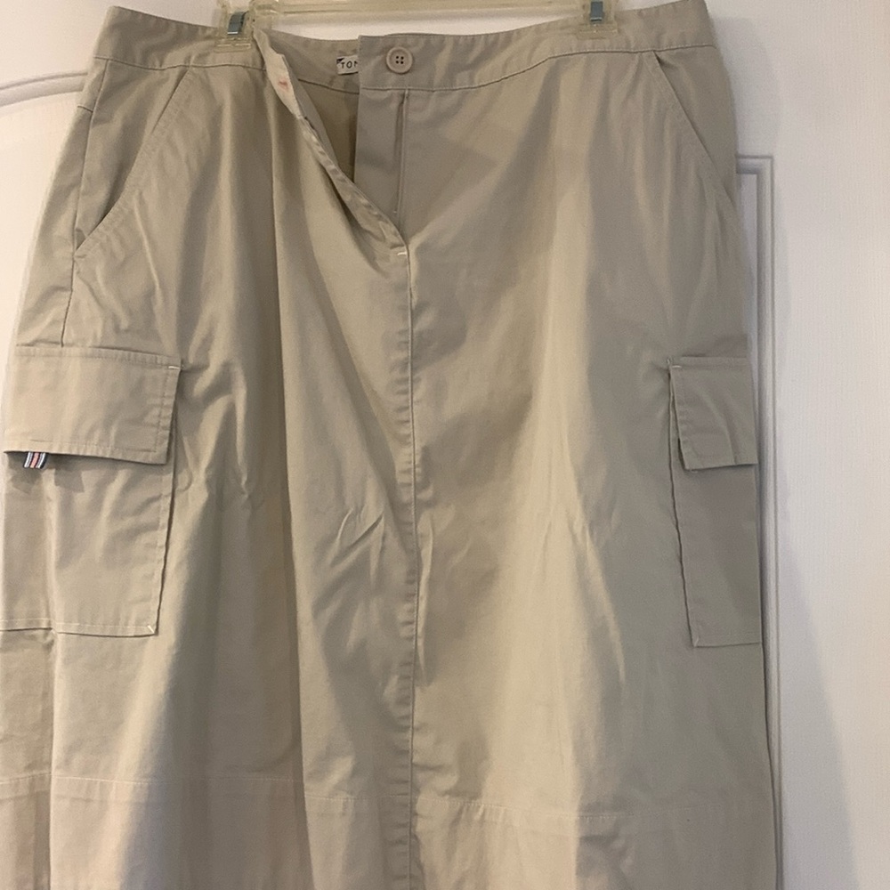 Tommy Hilfiger Kahki size 16 skirt with pockets